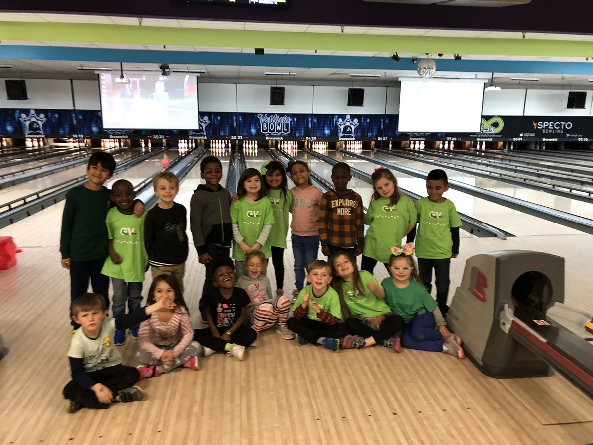 TaylorTweetsK's tweet photo. Late post, but our bowling trip was awesome! #GreenValleyElem #AMSTI https://t.co/rX7vtPTv0i
