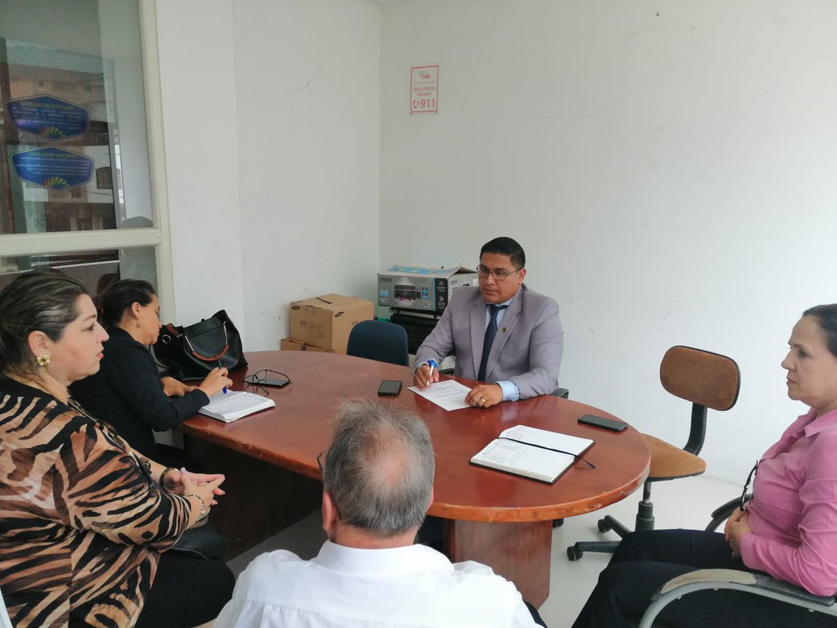 PatyJudithC's tweet photo. Hoy| mantuvimos una reunión con Monseñor Ángel Sánchez Loayza, Lcda Soraya Toro y Analistas Distritales de Planificación y Talento humano con la finalidad de ejecutar acciones en beneficio del quehacer educativo. #EducaciónParaTodos. https://t.co/iLepzXS2V5