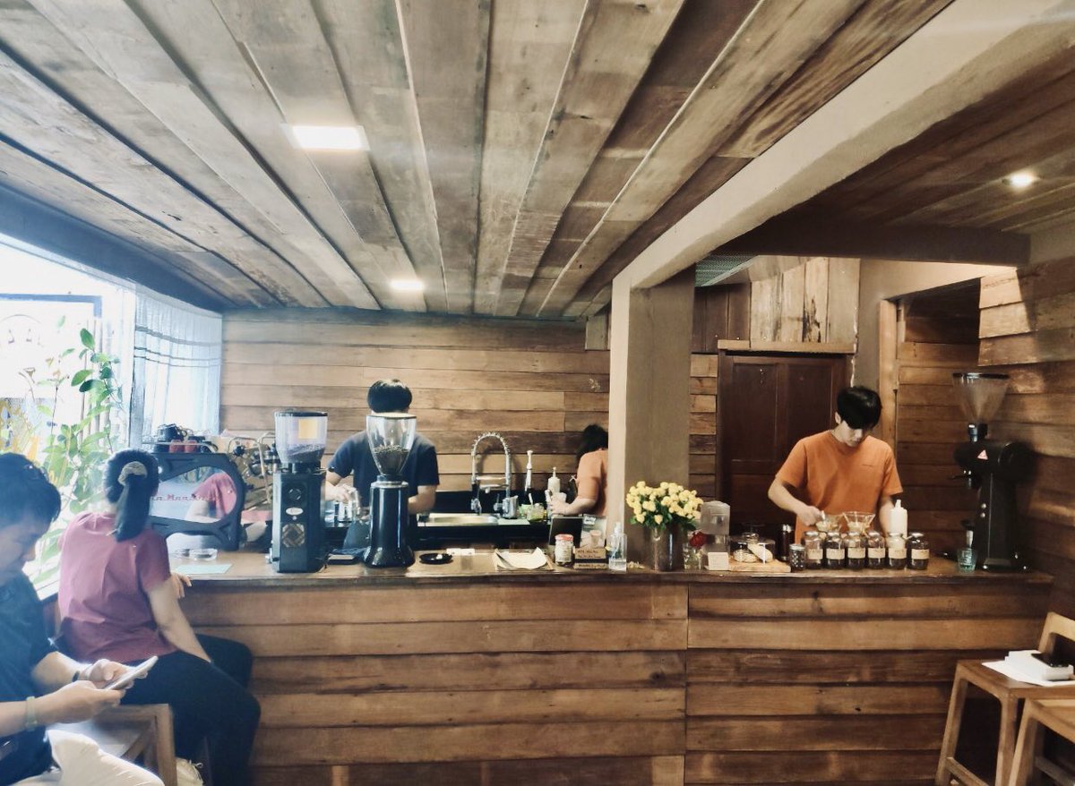 eatingoutmap's tweet photo. #Akhaama สาขาช้างเผือก #โฉมใหม่
แบรนด์กาแฟที่ดังไกลถึงต่างประเทศกับรางวัลมากมาย ปรับแต่งร้านใหม่ด้วยไม้ไผ่ทำให้รู้สึกอบอุ่นเหมือนบ้านเพื่อนใครไม่ได้ไปนานลองกลับไปเยี่ยมชม
#กาแฟ #กาแฟไทย #อาข่าอาม่า #รีวิวคาเฟ่ #คาเฟ่เชียงใหม่ #เที่ยวเชียงใหม่ #eatingoutmap https://t.co/qeNDpQF8EM
