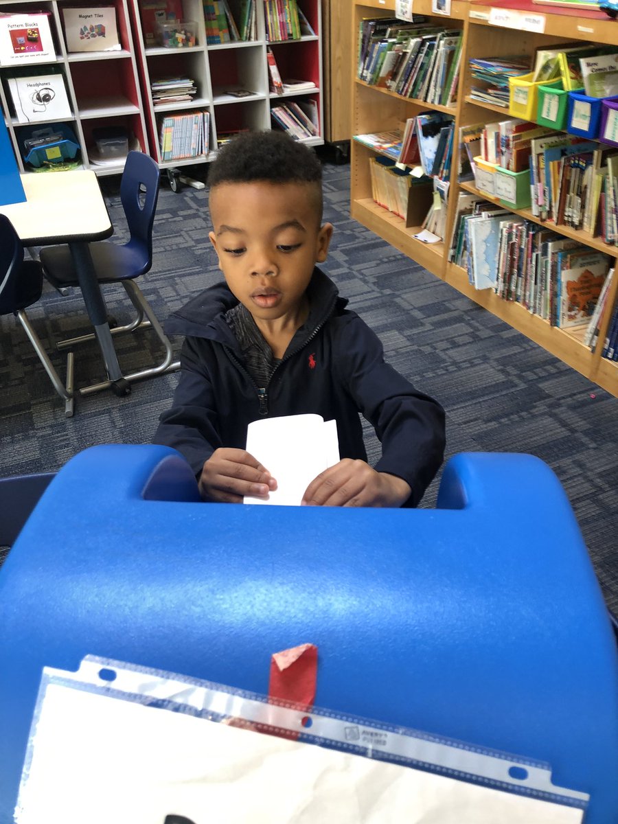 RevHaynesEEC's tweet photo. Today students had an opportunity to participate in a “Mock Election”!  #SuperTuesday2020 #EveryVoteCounts 🗳 🧾#SecondHappiesPlaceOnEarth https://t.co/w44tb1bwud