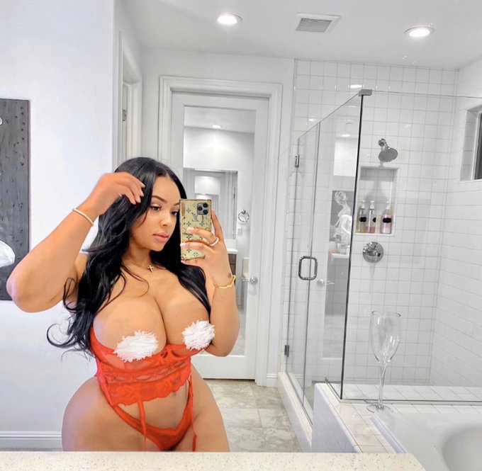 Tuesday Biddy 😋💦💦💦 #aundreanarene https://t.co/YWu67l8cYC<a href="/tag/aundreanarene"class="tags">#aundreanarene</a>