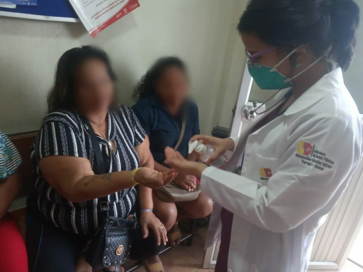 Salud_Guayas's tweet photo. #VíaALaCosta I En los distintos Centros de Salud del #Distrito09D09 se brindan charlas educativas dirigidas a los usuarios sobre las medidas de prevención del #Coronavirus así cómo el correcto #LavadoDeManos #SaludParaTodos #PrevenciónEsSalud https://t.co/wOVcHvRS2V