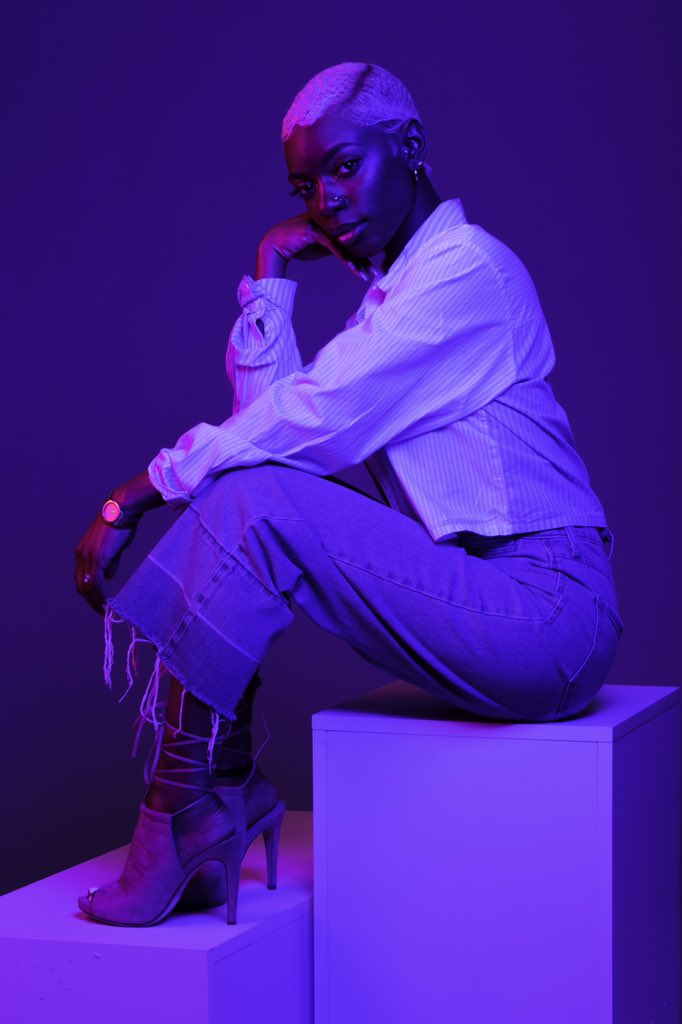 Fitin4whaaat's tweet image. Pretty women wonder where my secret lies ‘ 
.
.
#bayareamodels #model #aspiringmodel #blackgirlsrock #melaninqueen #explorepage #targetshirt #oldnavypants #themodelexperience #riosummers #neonlights #theblackbayarea #womenshistorymonth #mayaangelou #phenomenalwoman RT