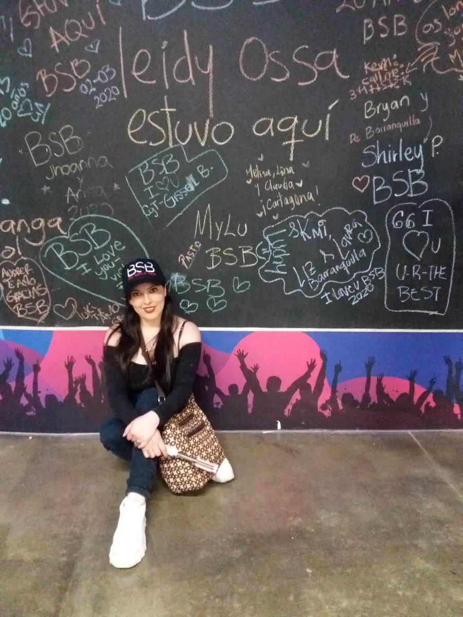 mylu49's tweet photo. No estaba muerta, andaba en el concierto de @backstreetboys #DNAWorldTour #BSBBOG2 #BSBColombia https://t.co/C1ObxMn2TG