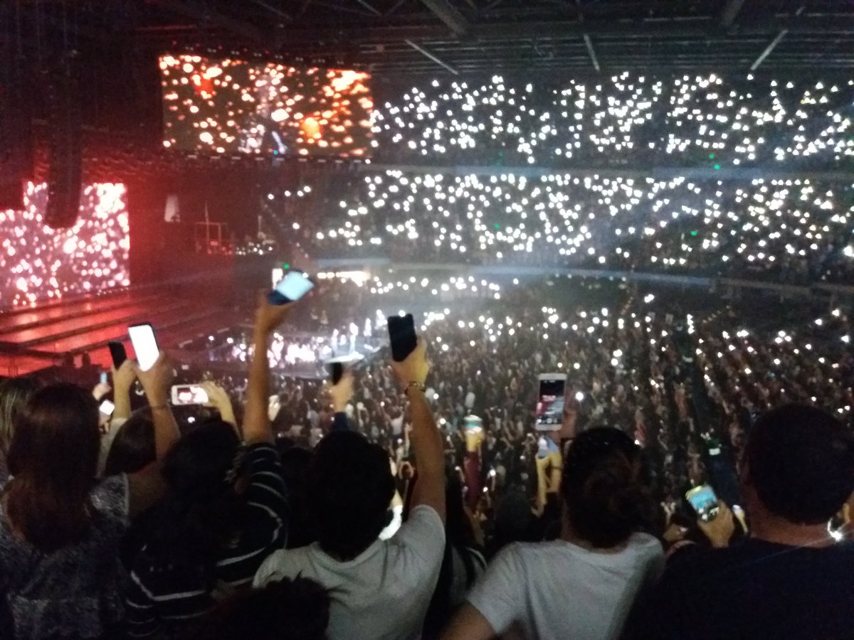 mylu49's tweet photo. No estaba muerta, andaba en el concierto de @backstreetboys #DNAWorldTour #BSBBOG2 #BSBColombia https://t.co/C1ObxMn2TG