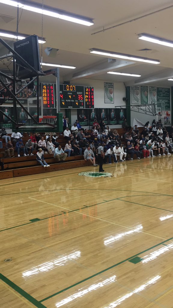 ThomasGLawrence's tweet photo. Geronimo De La Rosa drills a 3 from Curry range at the third quarter buzzer. UP 35, Brookside 34 #cifbb @ShastaCoSports @Recordnet https://t.co/IunDoMeRXw