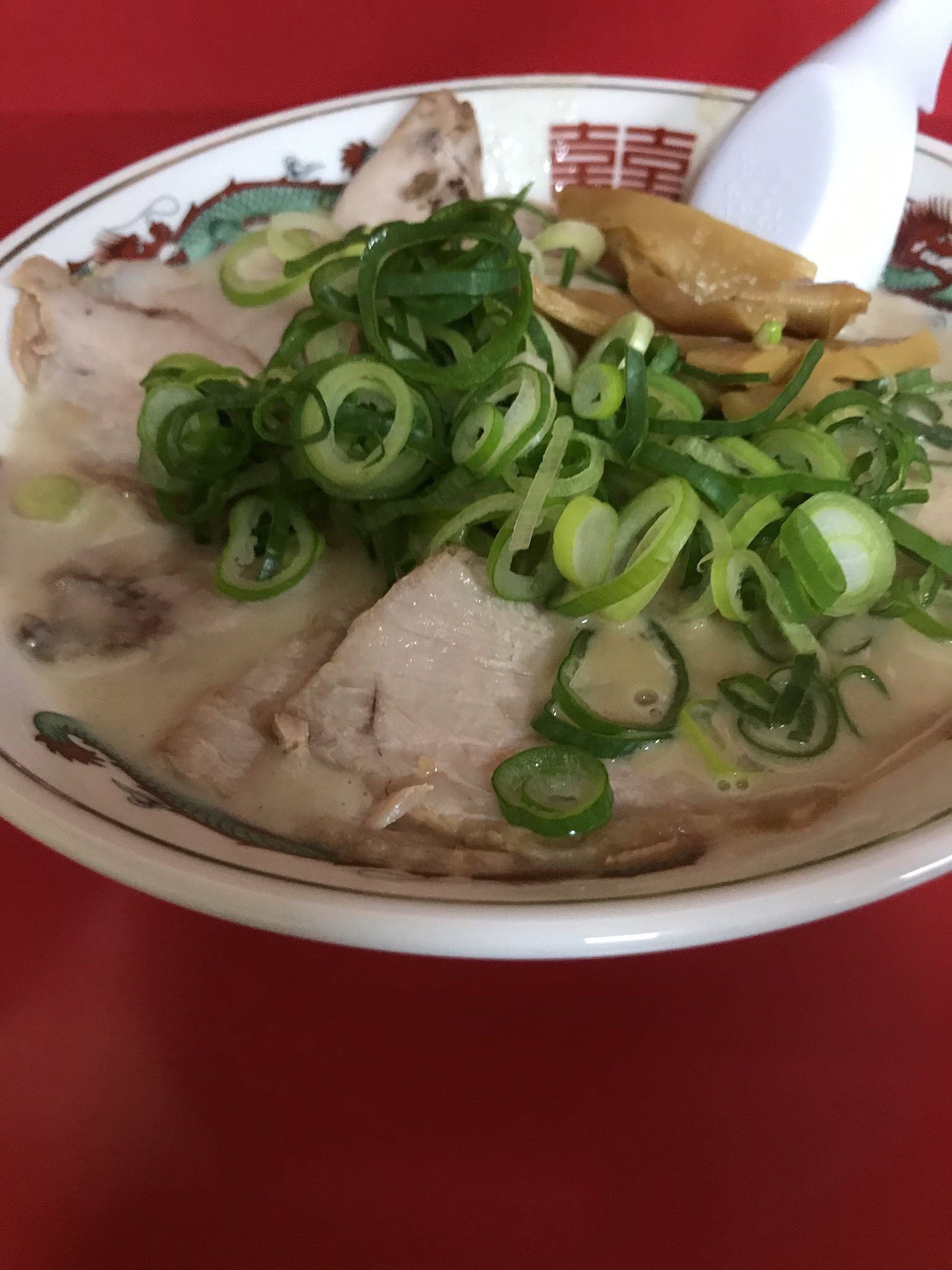 じゅん 京都福知山出張来たらこのラーメン食べなくては スープドロドロで麺への絡み方がハンパないw 薄切チャーシューと麺を掴んでオンザライス ご飯のお供にもピッタリです ラーメンとん吉 T Co Jhh0bs3qgz Twitter