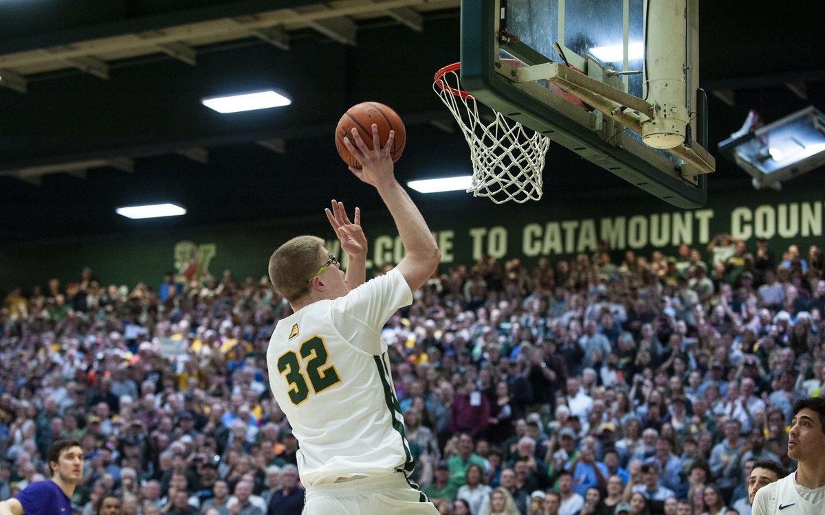 UVMmbb's tweet image. Tonight’s biggest moment

#ThisIsVermont