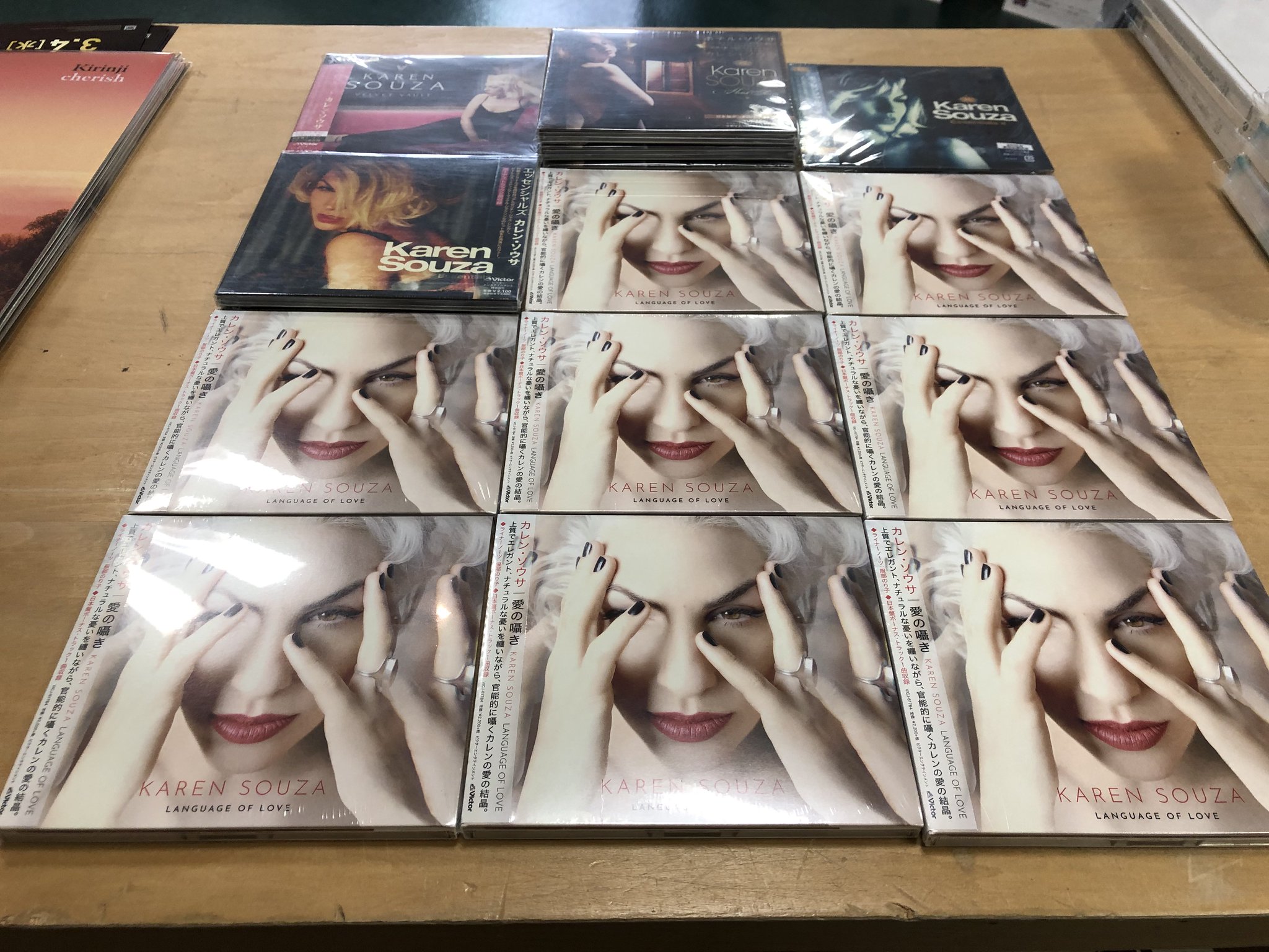 Uzivatel ミュージック昭和soft Na Twitteru 本日入荷 お店で視聴できます カレン ソウサ 愛の囁き Karen Souza Language Of Love ジャズ シンガー カレン ソウサの約2年ぶりとなるアルバム ホイットニー ヒューストンらの作品も手がけるパム