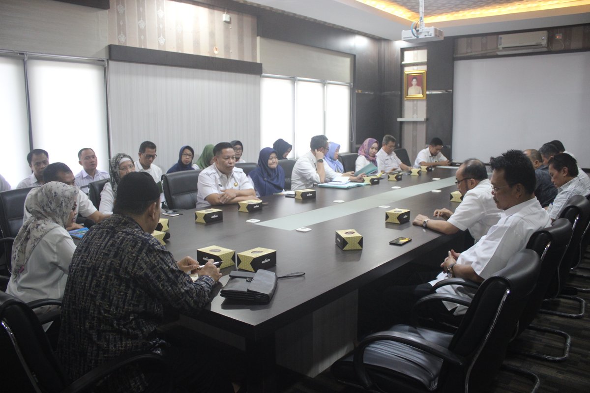 RAPAT KUNJUNGAN KERJA BAPENDA PROVINSI SUMATERA UTARA  KE KANTOR BAPENDA PROVINSI SUMSEL JLN POM IX KAMPUS PALEMBANG DALAM RANGKA STUDI BANDING TERKAIT DENGAN PEMANFAATAN NOMOR KEPENDUDUKAN DAN DATA KEPENDUDUKAN DALAM PELAYANAN SAMSAT UNTUK DATABASE KENDARAAN BERMOTOR.