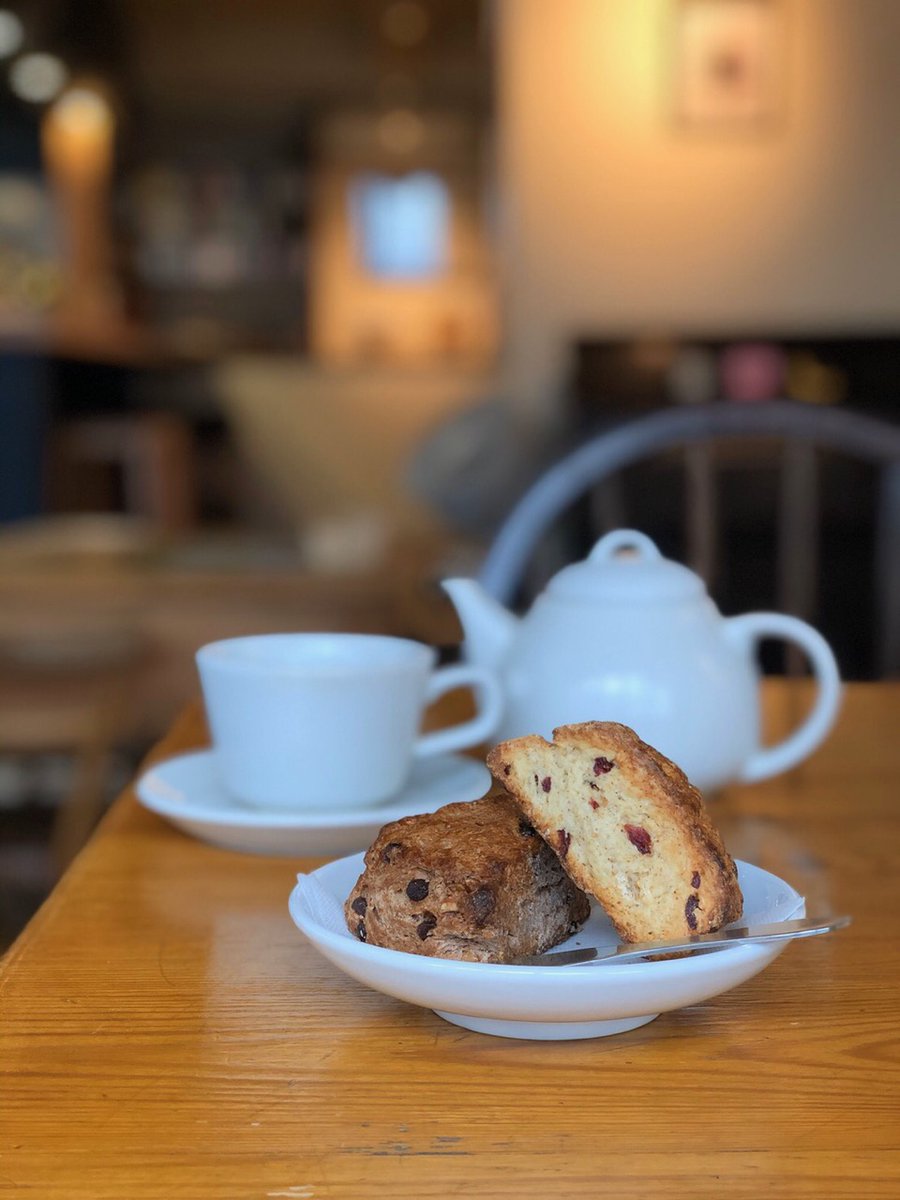ご心配をおかけしておりますムジカの現状をお伝えしますと、２月の閑散期と３月のイベント軒並み延期に伴い大変厳しい状況に変わりありませんが、有り難いことにお客様にたくさん支えていただいてカフェ営業だけでなんとか変わりなくやっております。強いて言えば店主の接客が一段と温かいくらいです。