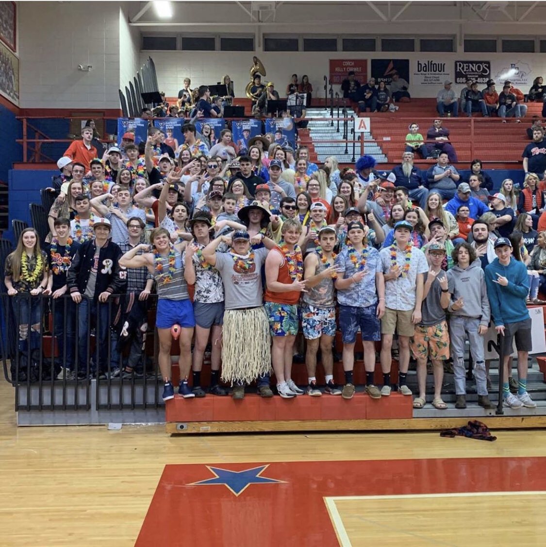 _joshthacker_'s tweet photo. best student section around.. @BestKYSections #RocketRowdies https://t.co/wNsweBoLY9