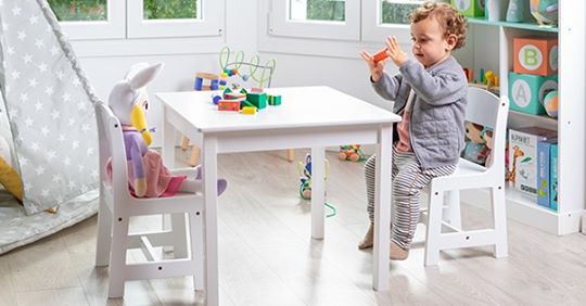 TiendeoColombia's tweet photo. La principal función de los juguetes es la divertir, pero va más allá de eso. Al jugar, los niños desarrollan aptitudes físicas,  inteligencia emocional, creatividad, imaginación, capacidad intelectual y habilidades sociales. #Tiendeo  🧸❤️ https://t.co/be61RtZe7k https://t.co/4Njy0IP9e6