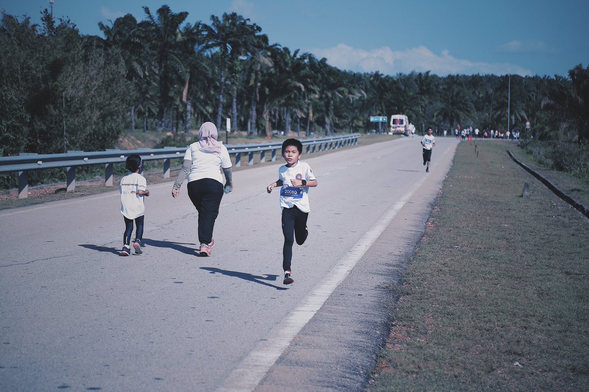 wanmahazir's tweet photo. Wan Hilman @ Selangor Marathon 2020 #selangormarathon2020 #3rd #kiddash #2km #runwanrun #funrun https://t.co/lvtikO6ysD