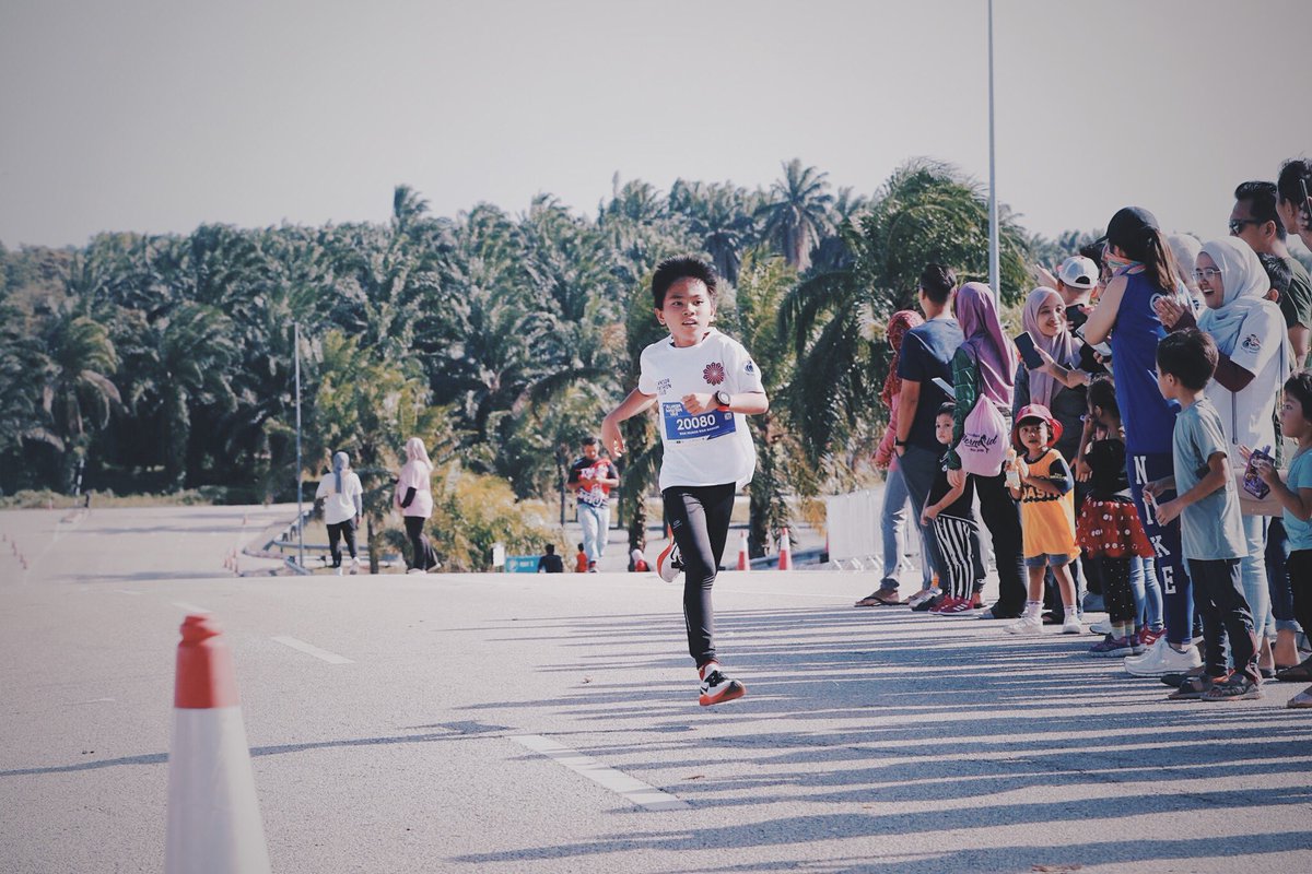 wanmahazir's tweet photo. Wan Hilman @ Selangor Marathon 2020 #selangormarathon2020 #3rd #kiddash #2km #runwanrun #funrun https://t.co/lvtikO6ysD