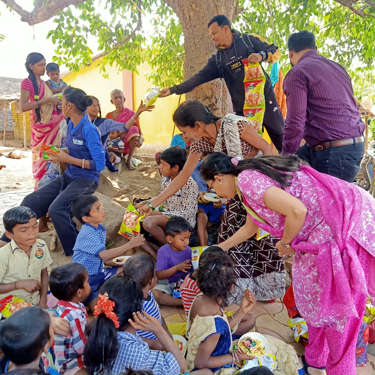 icse_school's tweet photo. “Deeds of Giving are the very foundations of the world “. 
Event - Joy Of Giving by the students of Presidency School. #communityhelpers https://t.co/T9csnw6N93