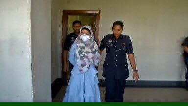 redzuanNewsMPB's tweet photo. Isteri ( Noorainul Naqim Mohd Radzi, 40 ) juara program Da’i musim kedua (  Nik Ahmad Farhan Nik Muhamad ) didakwa di Mahkamah Majistret Kuala Lumpur, hari ini, atas tuduhan menipu seorang wanita berjumlah RM10,050) utk dapat sijil halal dan pengiktirafan KKM @KKMPutrajaya https://t.co/3l40Y4kwGh