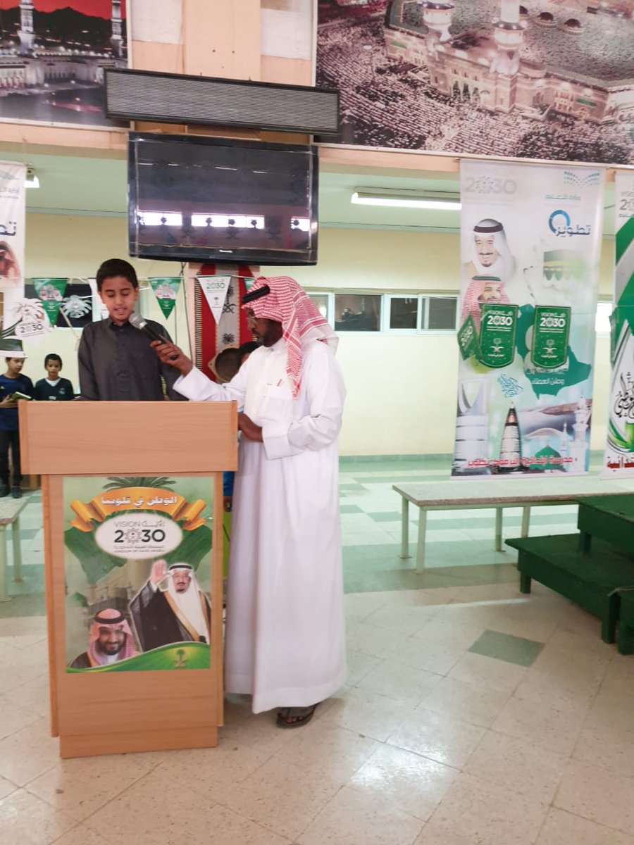alyarmuk20172's tweet photo. نفذ منسق الأمن والسلامة بالمدرسة فايز علي الشهراني يوم الثلاثاء ٧/٨ برنامج السلامه بمناسبة اليوم العالمي للدفاع المدني  بداية من الإذاعة الصباحية ثم جولة للتعريف بأدوات السلامه في المدرسة بمتابعة وإشراف قائد المدرسة الأستاذ أحمد الزهراني https://t.co/khlOaeThSm