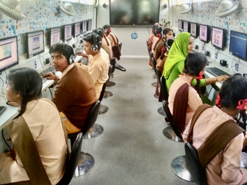 SRFFoundation's tweet photo. Bridging the gaps in the academic learning of our students from class 6th-11th through digitally enriched content by @extramarksNPO &amp; online videos utilising our @HPIndia #WorldonWheels Digital Mobile Lab in Bhiwadi, Rajasthan. 

#DigitalInclusion https://t.co/wUKG5g3eAc