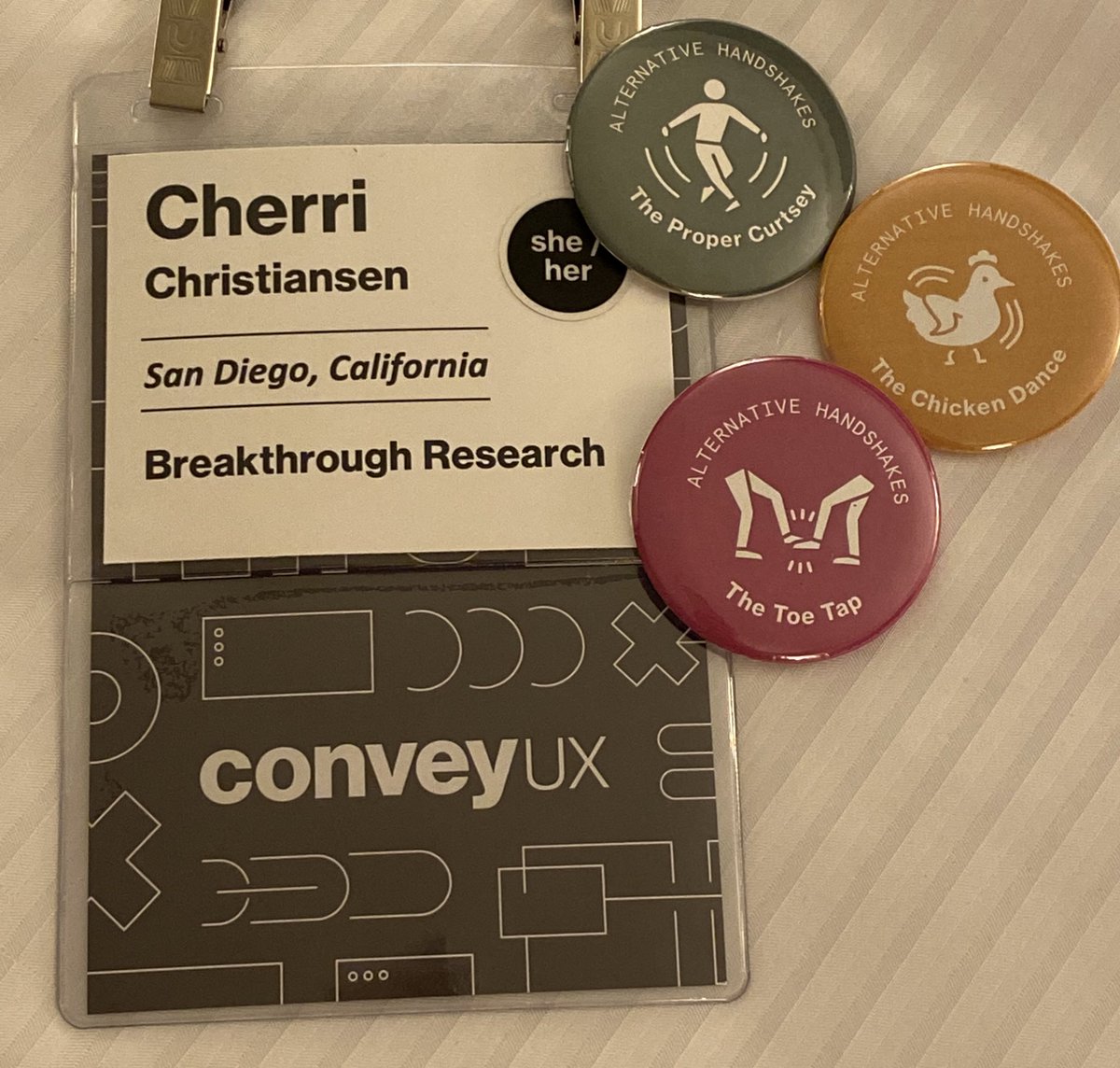 cherrithemod's tweet photo. Loving these alternative handshakes at #ConveyUX #UserExperience https://t.co/zQEuvldE5R