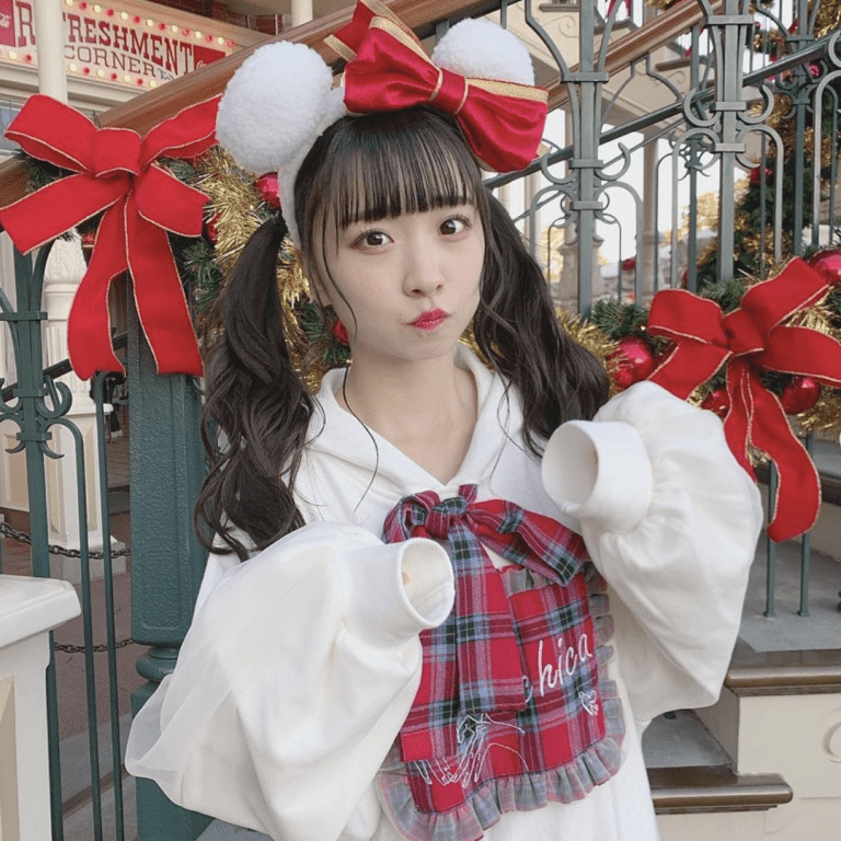GoKazumo's tweet photo. 可愛いおもちゅをいっぱい紹介してるよー😊
ディズニー愛が溢れんばかりの美女おもちゅ【@omochu_15】さんの魅力に迫る！ https://t.co/qBHj7inloO https://t.co/EPg9fXzcaM