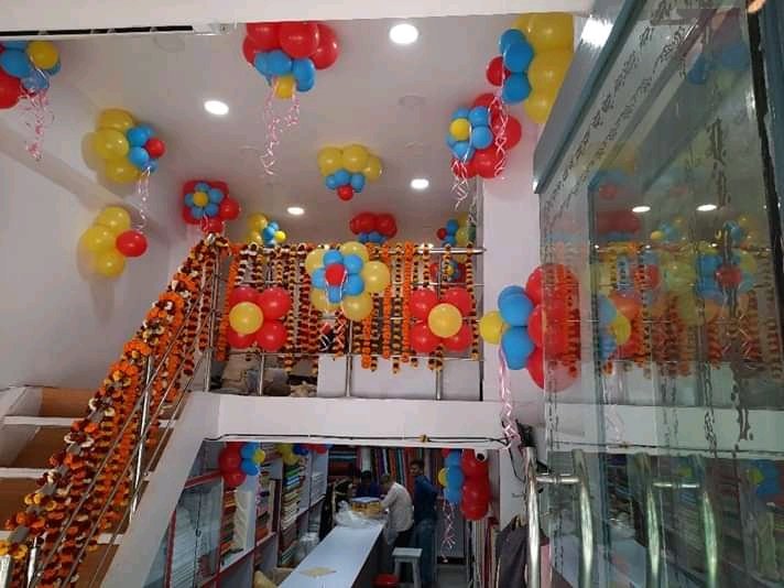 Azadbih's tweet photo. #BBEF के वरीय पदाधिकारी श्री पंकज सिंह का पटना के #मौर्य_शॉपिंग_कॉम्प्लक्स में #सर्वोत्तम_वस्त्र_भंडार नामक प्रतिष्ठान किया गया
इस अवसर पर पार्टी के कई वरीय गणमान्य पदाधिकारी उपस्थित रहे।
आशुतोष भैया द्वारा कार्यक्रम में उपस्थित लोगों को उपहार स्वरूप होली वस्त्र भेंट किया गया https://t.co/16dbbcIynJ