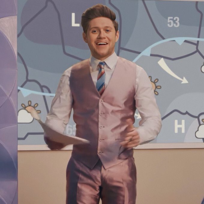 hesbeat's tweet photo. can niall wear this everyday thank you https://t.co/jlBhK8bRew