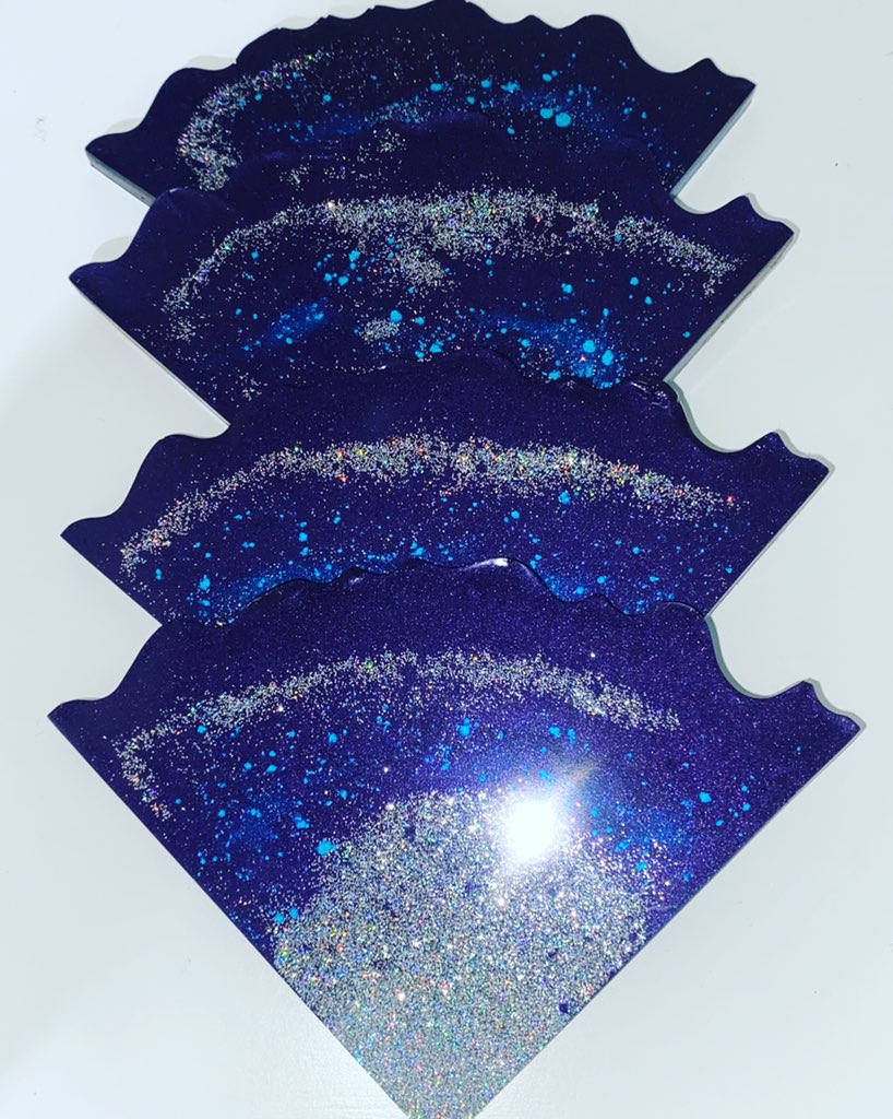 WiddopgemsC's tweet photo. So it definitely doesn’t look how I expected but I actually love it, the unmoulding .... 😍 #resincoasters #coasters #resin #glitter #widdopgems https://t.co/GatDzBs4dP
