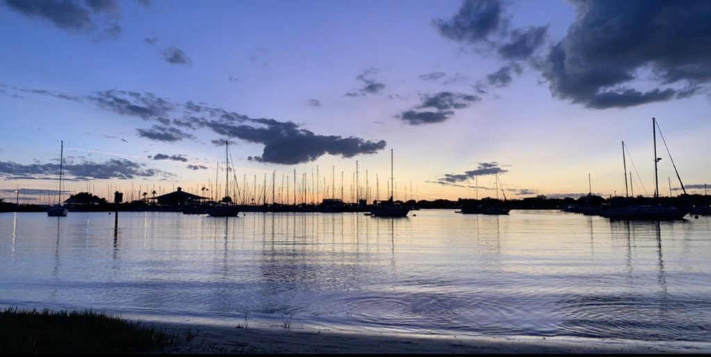 350Clare's tweet photo. Just 10 minutes apart at Davis Island!! Man, the sunsets are always prettier in Tampa. @VisitTampaBay #unlocktampabay #utcom350 https://t.co/cizZn1ueOL