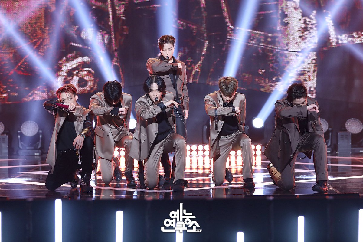 친구들 연구원이 코니들 현장포토를 가져왔다구!!❣
코닉이들 뛰어들어와서 보고 3월 힘차게 시작하기🏃🏻 ♀🏃🏻 ♂

📷 ☞naver.me/FYJF3UOg

200229 #쇼음악중심 #음중 #아이콘 #iKON #뛰어들게 <a href="/YG_iKONIC/">J</a>