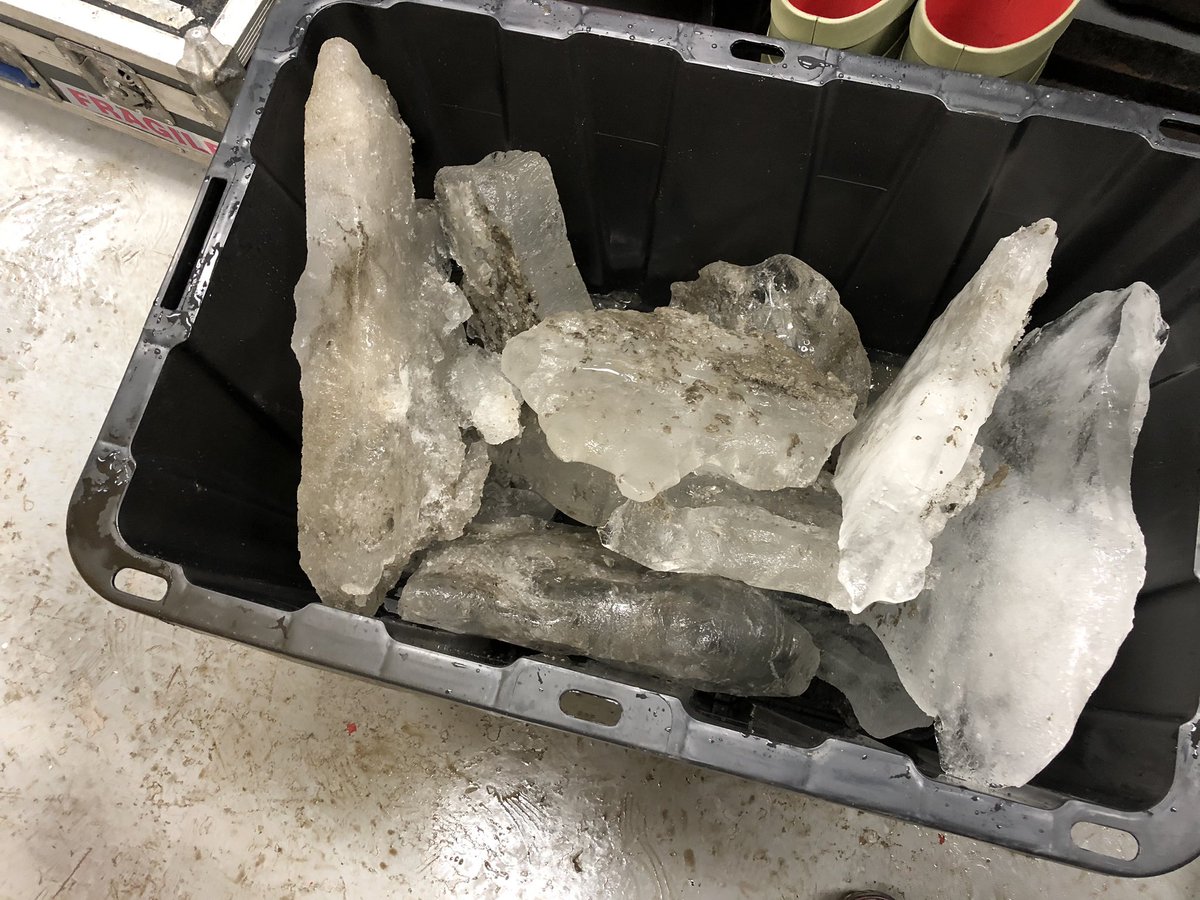 D’où vient la glace trouvée sur le saint-laurent? Les sédiments présents sur la « glace sale », nous en disent plus sur leur origine et leur dérive! #amundsen2020 #OSL #RQM
//
Where is this ice from? Sédiments from “dirty ice” can tell us where it came and drifted from! #research