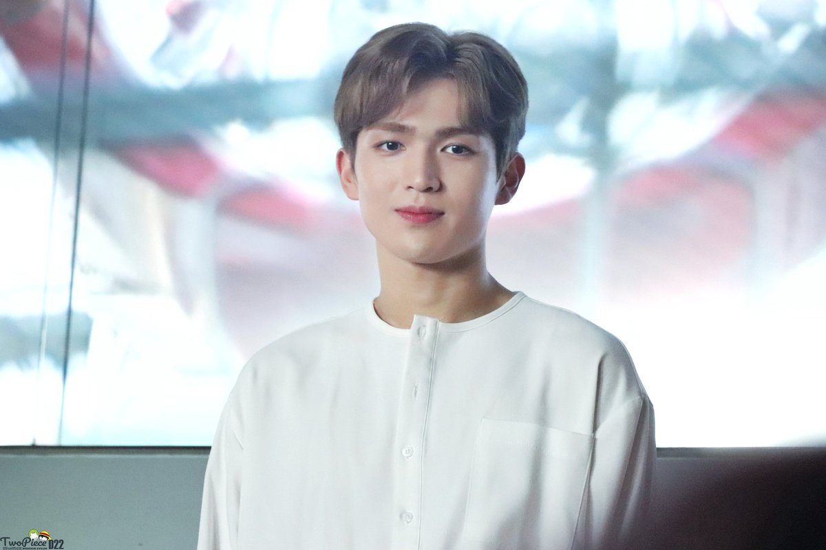 TwoPiece9697's tweet photo. [규진] 190906 약속회

넘 좋아해

#규진 #GYUJIN #UP10TION #업텐션 @UP10TION https://t.co/0nPKW6bHvm
