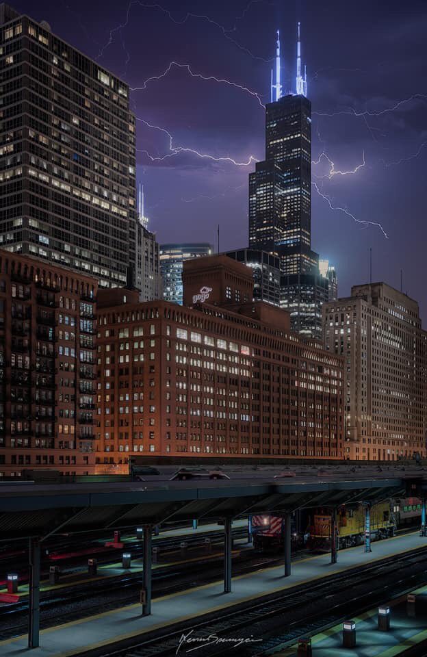 Chicago_History's tweet photo. Happy Birthday Chicago!!

183 Years never looked so Young.

#ChicagoHistory ™️ https://t.co/DVKVCBr009