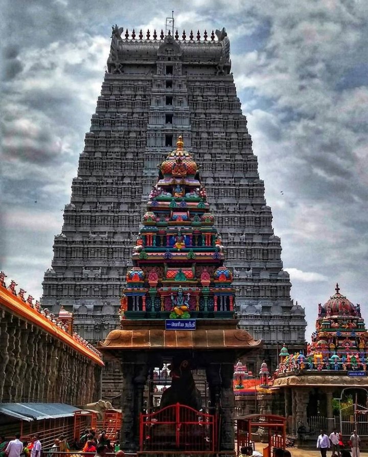 Sujay__Raj's tweet photo. Tiruvannamalai is a Hindu Pilgrimage Town in Tamil Nadu India. 🇮🇳

At the Foot of Sacred Arunachala Hill is the Vast, ancient Arulmigu Arunachaleswarar Temple, Dedicated to God Shiva, With Intricately Carved gopurams (Towers). @LostTemple7 ❤️ https://t.co/7vZXg4KPLB