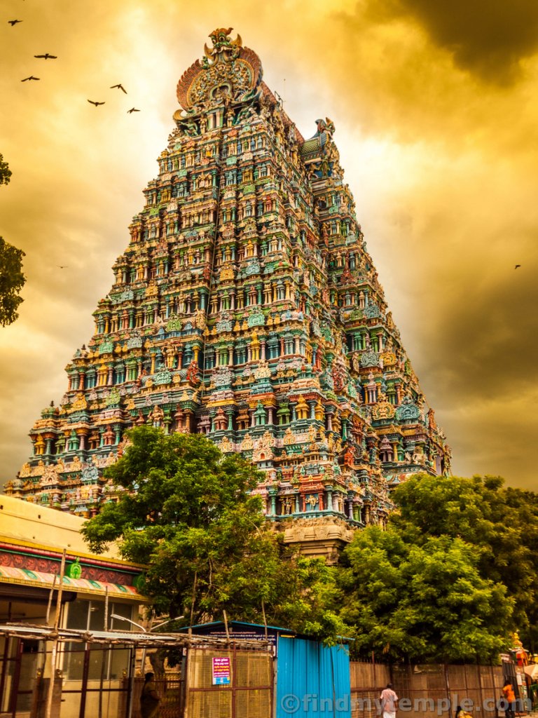Sujay__Raj's tweet photo. Tiruvannamalai is a Hindu Pilgrimage Town in Tamil Nadu India. 🇮🇳

At the Foot of Sacred Arunachala Hill is the Vast, ancient Arulmigu Arunachaleswarar Temple, Dedicated to God Shiva, With Intricately Carved gopurams (Towers). @LostTemple7 ❤️ https://t.co/7vZXg4KPLB