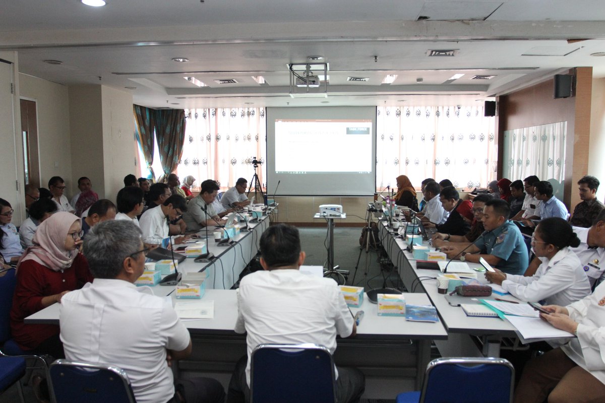 KKP melalui KepmenKP 14/2020 telah menetapkan Pokja Rencana Aksi Nasional (RAN) Konservasi Mamalia Laut

Nah #SahabatBahari, Pagi ini (4/3) Plt. Dirjen PRL, <a href="/aryohanggono/">Aryo Hanggono</a> membuka Rapat Kerja &amp; Sosialisasi Pokja  di Jakarta (4/3)

#RuangLaut
<a href="/kkpgoid/">KKP RI</a>
@Edhy_Prabowo