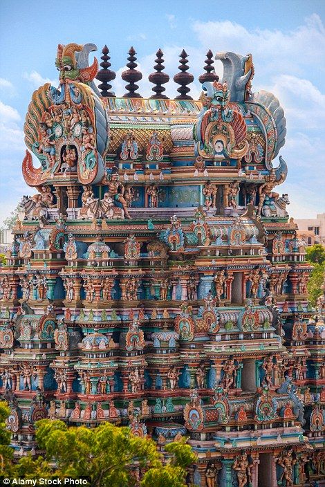 Sujay__Raj's tweet photo. Tiruvannamalai is a Hindu Pilgrimage Town in Tamil Nadu India. 🇮🇳

At the Foot of Sacred Arunachala Hill is the Vast, ancient Arulmigu Arunachaleswarar Temple, Dedicated to God Shiva, With Intricately Carved gopurams (Towers). @LostTemple7 ❤️ https://t.co/7vZXg4KPLB