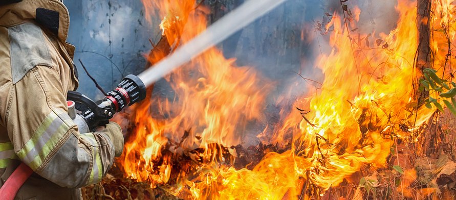 Grote brand industrieterrein Brunssum onder controle -..