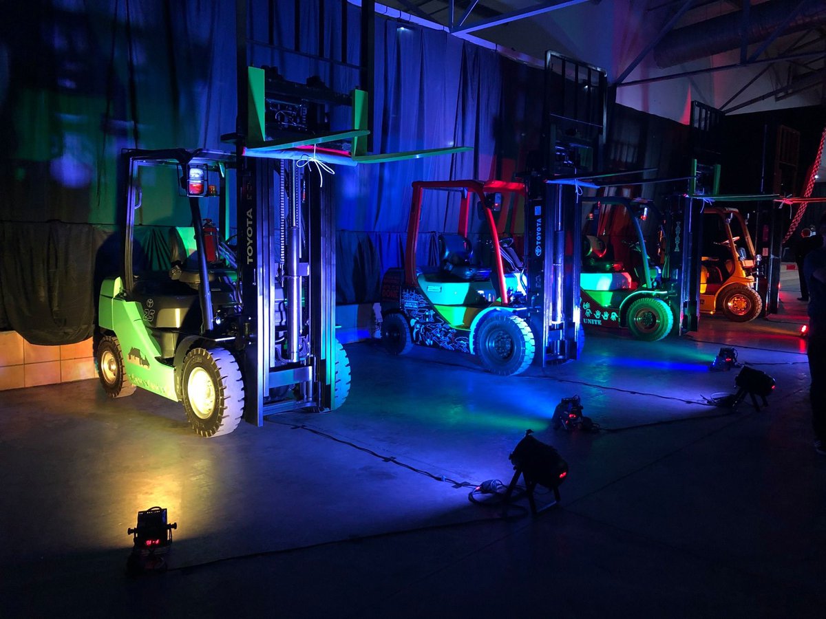 ImpactProductio's tweet photo. Another great #Corporateevent #sound #lighting #AV #jblvrx #longman #christie #soundcraft https://t.co/xps7pvmicv