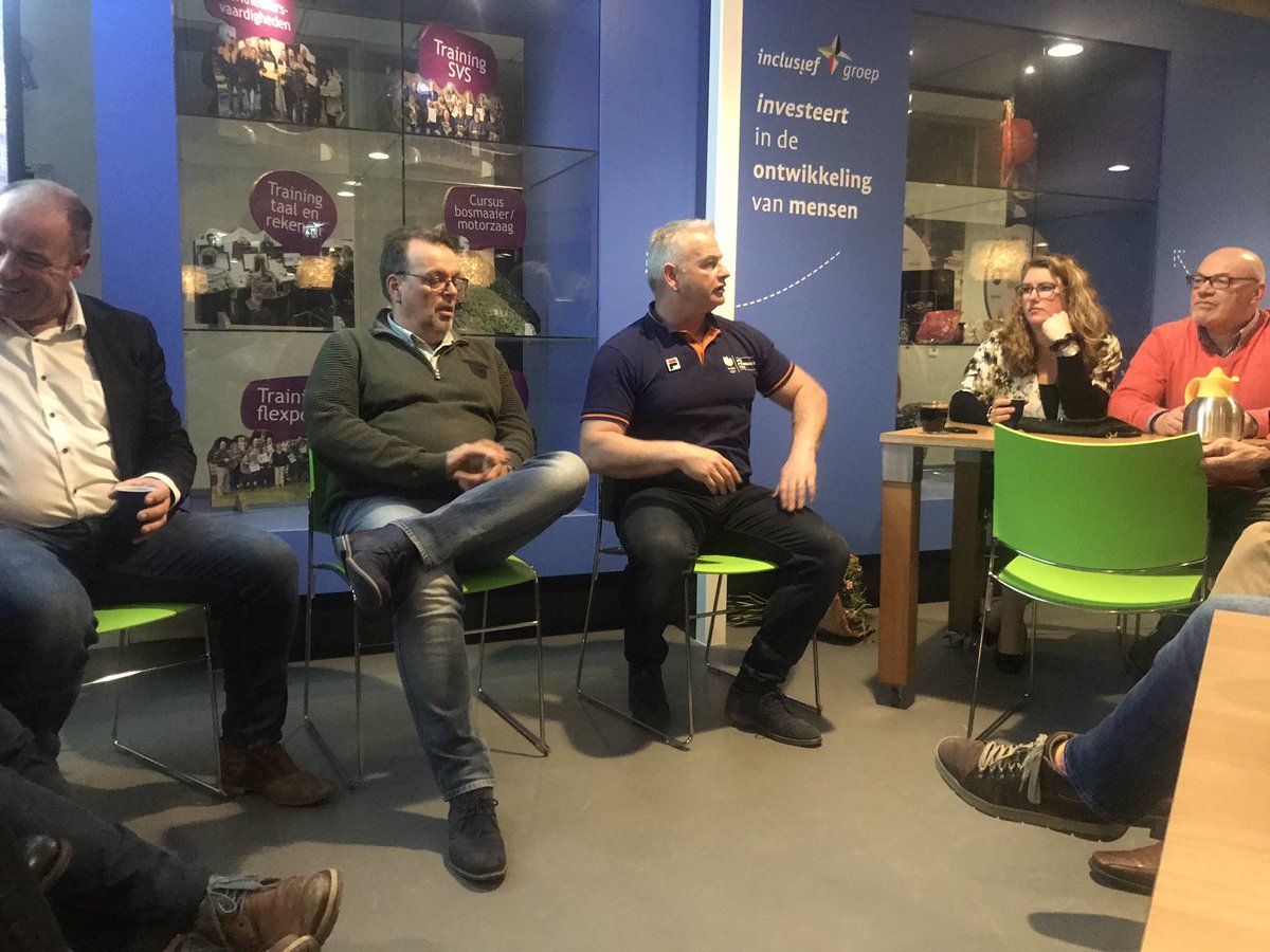 Henk10Hove's tweet photo. Weer een uitstekende bijeenkomst @BusinessClubNV met als gastspreker @francescowessel , de coach van de coaches. Goed verhaal, mooie anecdotes en weer genoeg stof tot nadenken en toe te passen #216mkb #leiderschap https://t.co/ku0XyvSelT
