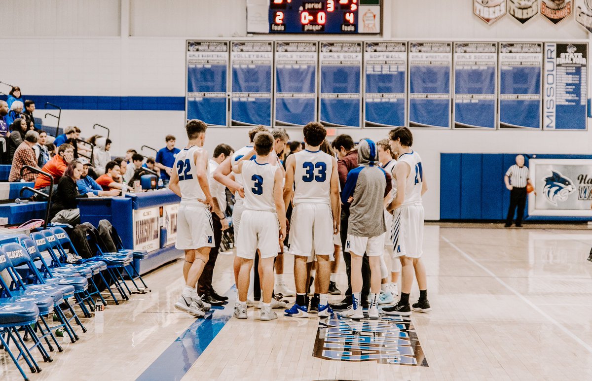 Mercernaries25's tweet image. This team fought the entire season in order to change the program for the better. Records were broken, conference ships were won, and Harrisonville basketball came to life again. Thank you seniors for all that you’ve done for this team &amp;amp; program.  We love you. #historymade #proud