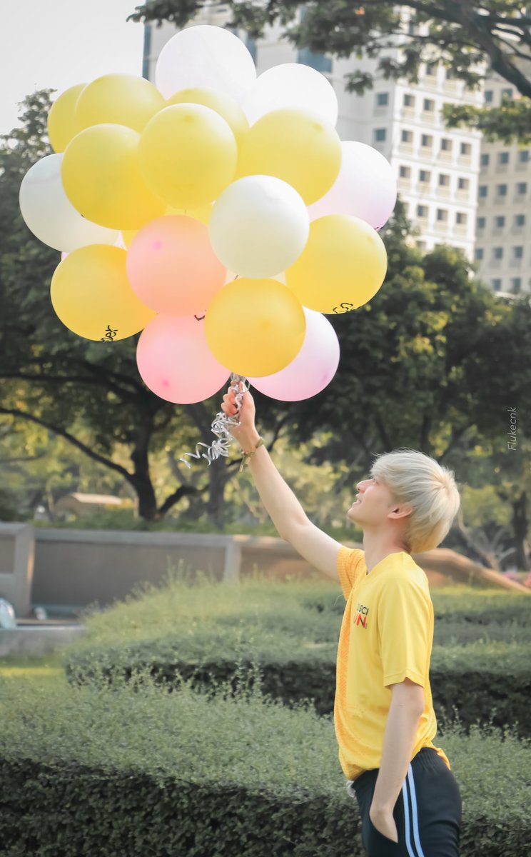 aIr6zW3J1HmDmb3's tweet photo. เด็กชาย กิตติภัทรและลูกโป่งของเขา 👶🎈

#CUSCIRUN2020 #CUSCIRUN2020xKaownah 
#ก้าวหน้าครับผม #kaownah https://t.co/333S0XFynX https://t.co/KlRe7OeW8a