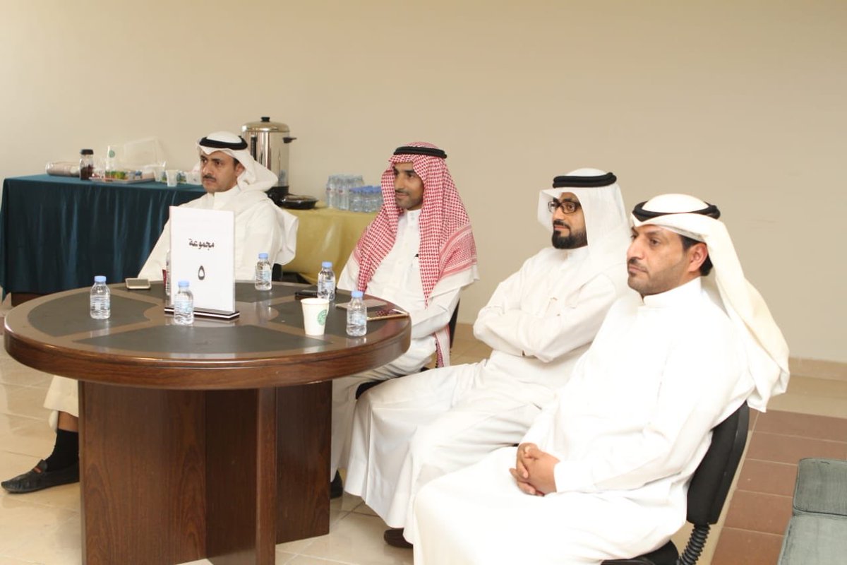 aldahna_'s tweet photo. تشرفت المدرسة باستضافة ٣٠ قائد تربوي لحضور دورة تدريبية لمدة ثلاثة ايام يقدمها رئيس الشعبة المدرسية بمكتب تعليم القطيف الاستاذ عبدالله الشهري https://t.co/2077L13BdU