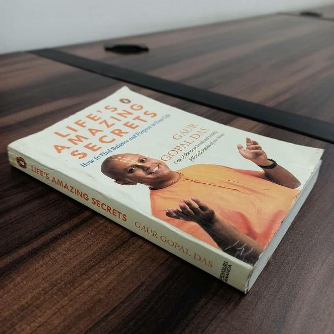 GouravBhardwaj_'s tweet photo. "Reading it once again! @gaurgopaldas
Don't let your mentor get out of your head,
Try to change your perspective towards it and the best way to do it is by reading or listening to what your mentor has to say!
Who's your mentor?
#StopAvoidingStartSolving
#GouravBhardwaj https://t.co/OpzguEjGSZ