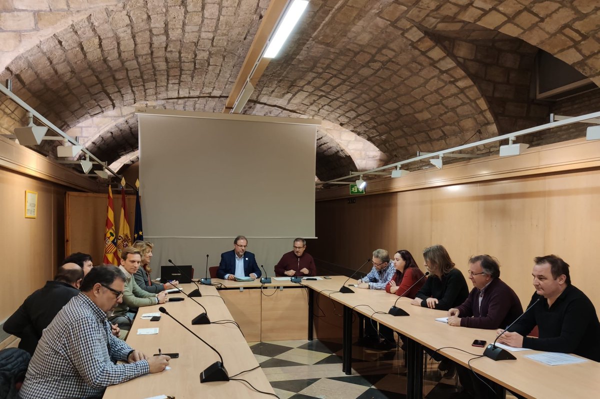 BizenFuster1's tweet photo. La mejora de las carreteras de la Val d’Onsella más cerca: ya se redactan proyectos de la A-1601 (cruce de Undués de Lerda-Navardún-Urriés) y la A-2603 (Navardún-Isuerre-Lobera de Onsella) para ejecutarse en 2021 y 2022; después la A-2602 (Pintano-Bagüés) @GobAragon @pepesoro https://t.co/dweT9o9IIX