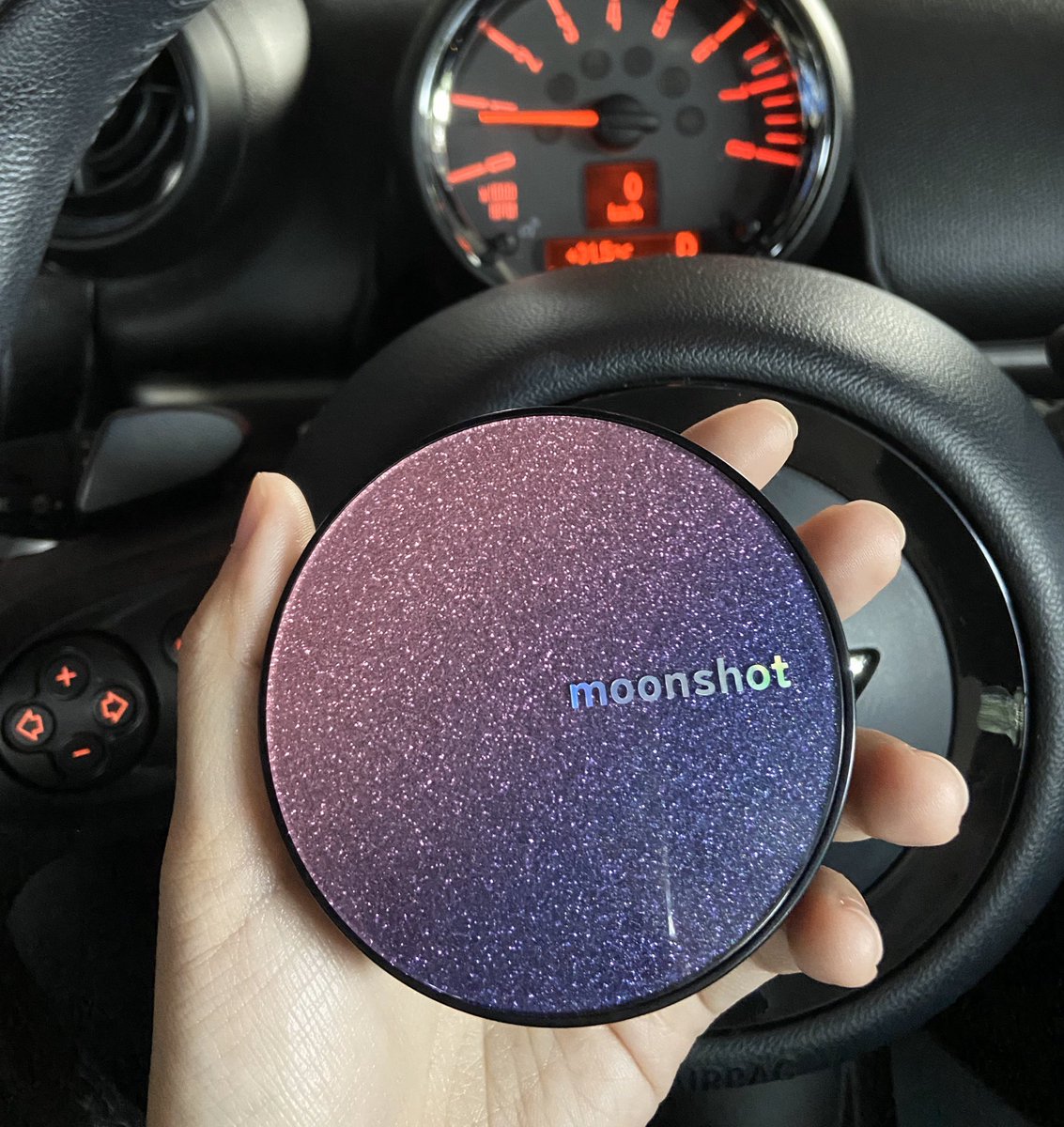 kukkikguide's tweet photo. ตอนแรกใช้ espoir เพราะซื้อตามน้องจอย รวว.😂 แต่ล่าสุดมาลอง Moonshot รุ่นลิซ่ารู้สึกว่าชอบมากกว่าเพราะคุมมันกว่าแล้วก็บางเบากว่า ด้���ยความที่เป็นคนหน้ามันมากๆ พอตกเย็นนุ้งจอยจะลอยขึ้นมาแล้วเป็นคราบ แต่กับลิซ่ามันไม่เป็นอ่ะ ติดทนทั้งวัน คือดี ส่วนความปกปิดพอกัน
#ใช้ดีบอกต่อ https://t.co/p2IoT8Qvam