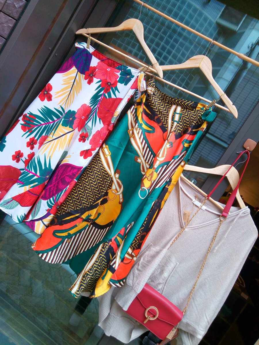 Felty Felton高円寺店 新しく入荷の 柄物ドレープ巻きスカート これはイイ てんちょーのオススメですっ 高円寺 新高円寺 アパレル レディースファッション 巻きスカート ボトムス お洒落ファッション 柄物 花柄 Felty