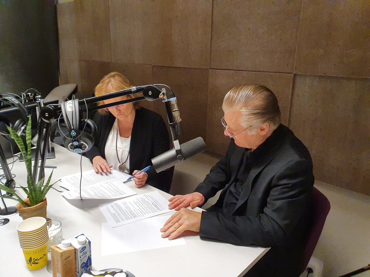 RinneKaija's tweet photo. #ÄLY2020 olkaa kuulolla #lääkehoidonpäivä https://t.co/H3M8zQb0Fr