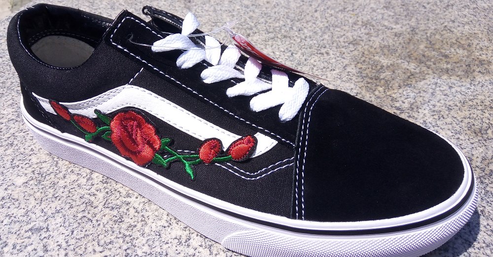 Gratiae Veritas on Twitter: "New Vans Old Skool Canvas &amp; Suede Red Rose-embroidered Skate Shoes/Sneakers From $54.87 +S&amp;H @ https://t.co/ieZCgL2olF #vans # vansoldskool #shoes #zapatillas #shoesforsale #ebaydeals #ebayfinds #embroidery ...