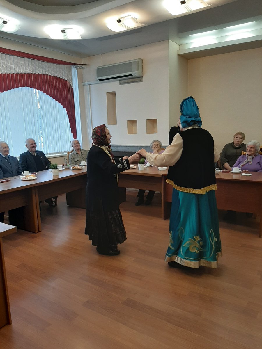 DeminAE78's tweet photo. 03 марта 2020 года вручил юбилейную медаль «75 лет Победы в  Великой Отечественной войне 1941-1945 гг.» ветеранам ВОВ, проживающим в районе Чертаново Северное. В торжественной обстановке были сказаны слова благодарности за трудовой подвиг в адрес тружеников тыла. https://t.co/KutKisjxk1